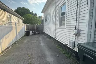 21 Fullerton St, Springfield, MA 01151 - Photo 3