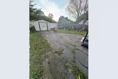21 Fullerton St, Springfield, MA 01151 - Photo 5