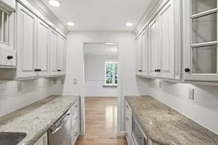35 Casey Cir, Waltham, MA 02451 - Photo 5