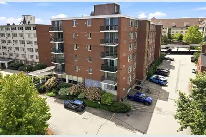 20 Hammond Pond Pkwy #208, Newton, MA 02467 - Photo 3