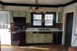 96 East St, Ware, MA 01082 - Photo 9