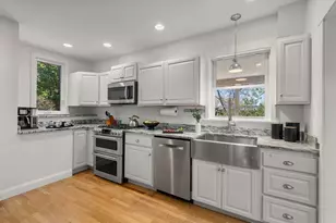 189 Mt Vernon St, Newton, MA 02465 - Photo 9