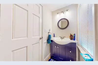 8 North St #2nd Flr, Newton, MA 02459 - Photo 9