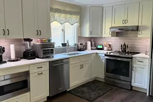 8 Mansion Woods Dr, Agawam, MA 01001 - Photo 3