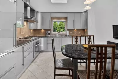 18 Roosevelt Rd, Medford, MA 02155 - Photo 13