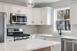 32 Union St, Lowell, MA 01852 - Photo 3