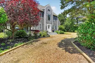 9 Thaxter Ln, Edgartown, MA 02539 - Photo 5