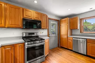 28 Pleasant St, Rockport, MA 01966 - Photo 7