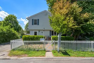 28 Pleasant St, Rockport, MA 01966 - Photo 3