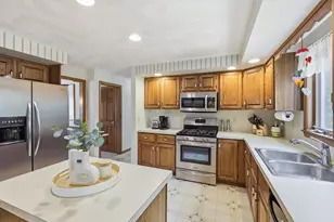 4 Oneida Pl, Hudson, MA 01749 - Photo 11