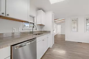 85 Amherst Ave, Taunton, MA 02780 - Photo 9