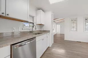 85 Amherst Ave, Taunton, MA 02780 - Photo 9