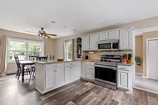 195 Bournehurst Dr, Plymouth, MA 02360 - Photo 5