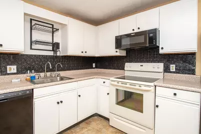 1585 Braley Rd #51, New Bedford, MA 02745 - Photo 7