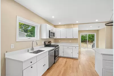 559 Winthrop St, Medford, MA 02155 - Photo 9