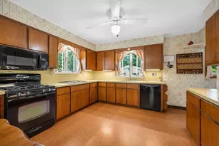 150 Hamilton St, Saugus, MA 01906 - Photo 13