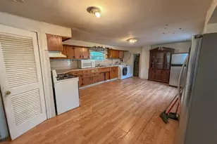 32 Oliver St, Lowell, MA 01854 - Photo 3