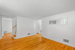 567 Poplar St, Boston, MA 02131 - Photo 9