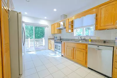 33 Brookings St, Medford, MA 02155 - Photo 7