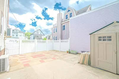 33 Brookings St, Medford, MA 02155 - Photo 11