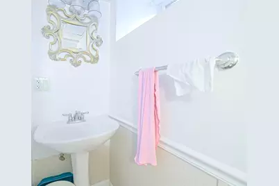 33 Brookings St, Medford, MA 02155 - Photo 25