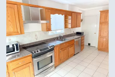 33 Brookings St, Medford, MA 02155 - Photo 5