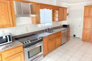 33 Brookings St, Medford, MA 02155 - Photo 5