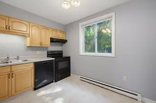 121 Bailey St, Worcester, MA 01602 - Photo 11