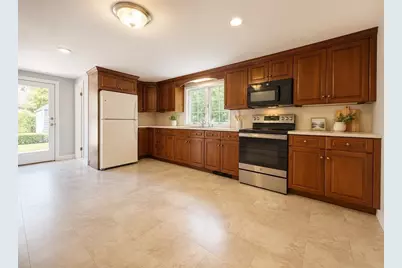 84 Hinckley Cir, Barnstable, MA 02655 - Photo 11