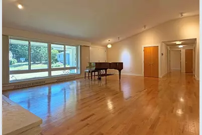 37 Stephen Pl, Newton, MA 02461 - Photo 7