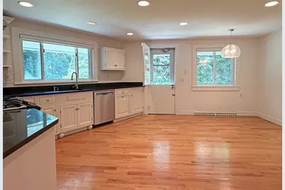 37 Stephen Pl, Newton, MA 02461 - Photo 13