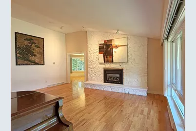 37 Stephen Pl, Newton, MA 02461 - Photo 9