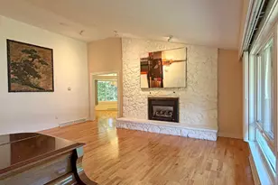 37 Stephen Pl, Newton, MA 02461 - Photo 9