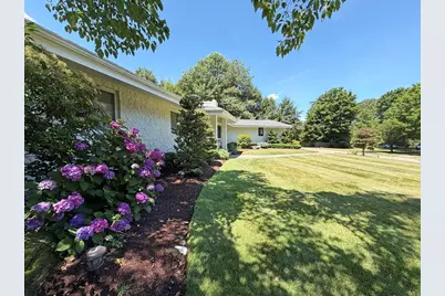 37 Stephen Pl, Newton, MA 02461 - Photo 5