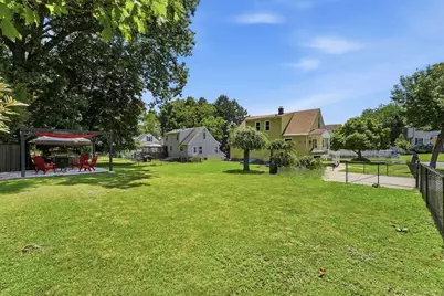 85 Brook St, Holyoke, MA 01040 - Photo 35
