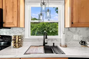 85 Brook St, Holyoke, MA 01040 - Photo 15