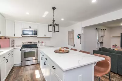 379 Roosevelt Ave, Springfield, MA 01118 - Photo 11