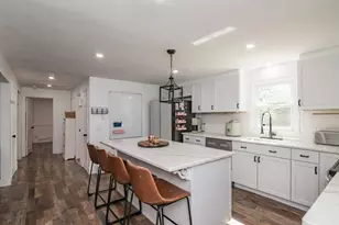 379 Roosevelt Ave, Springfield, MA 01118 - Photo 9