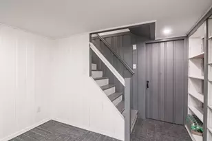 379 Roosevelt Ave, Springfield, MA 01118 - Photo 29