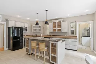 4 Iroquois Ln, Wilbraham, MA 01095 - Photo 9