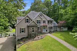 4 Iroquois Ln, Wilbraham, MA 01095 - Photo 1