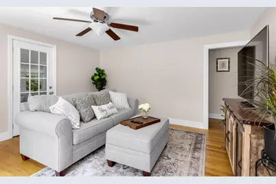 314 Pleasant St, Franklin, MA 02038 - Photo 9
