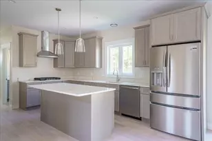 121 Valerie Run, Northbridge, MA 01534 - Photo 5