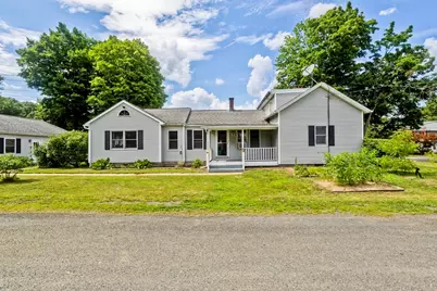 82 Montgomery St, Westfield, MA 01085 - Photo 3