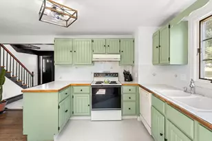 102 Manzanetta Ave, Weymouth, MA 02188 - Photo 15