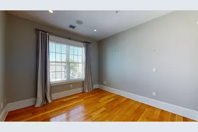 721 E 6th St #4, Boston, MA 02127 - Photo 9