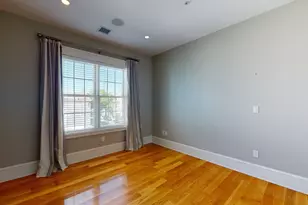721 E 6th St, Boston, MA 02127 - Photo 9