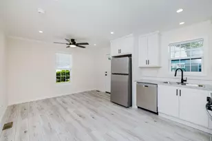 1346 Newport Ave, Attleboro, MA 02703 - Photo 9