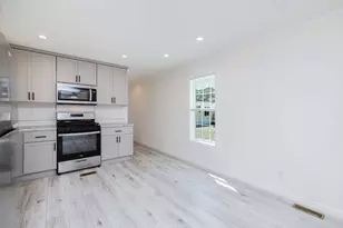 1346 Newport Ave, Attleboro, MA 02703 - Photo 9