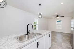 1346 Newport Ave, Attleboro, MA 02703 - Photo 11